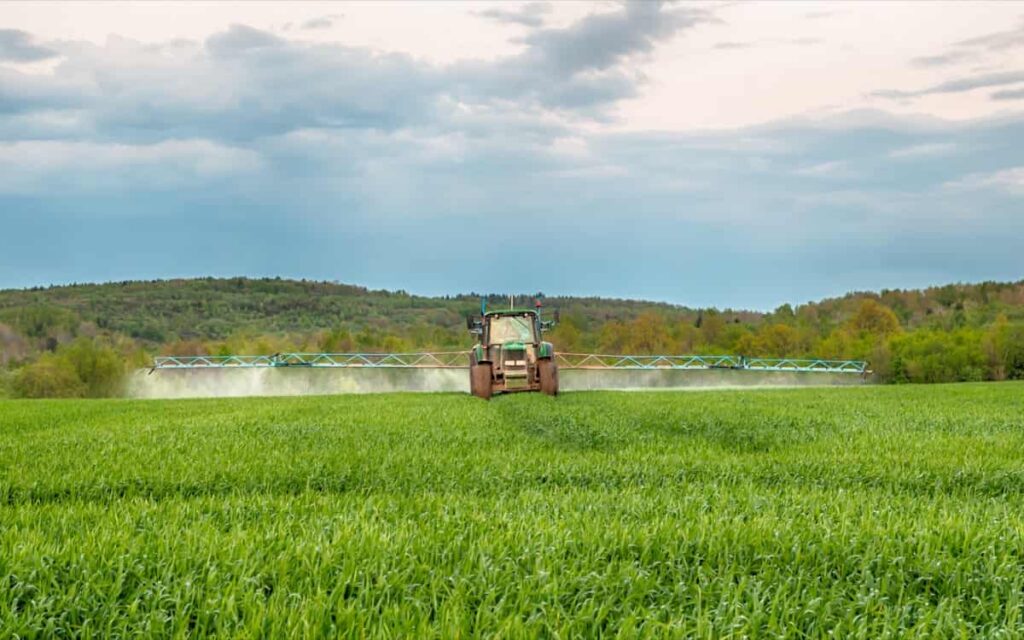 tractor spraying fertilizer in the field 